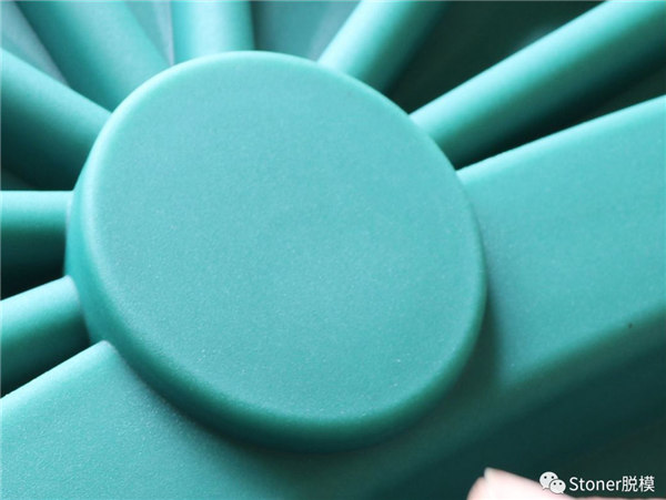 使用Stoner TraSys RotoFlow改善了產(chǎn)品質量，提供了沒有針孔的光滑表面！